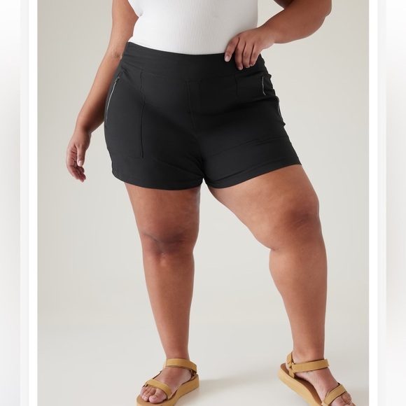 Athleta Pants - Athleta Black Trekkie North Shorts size 26